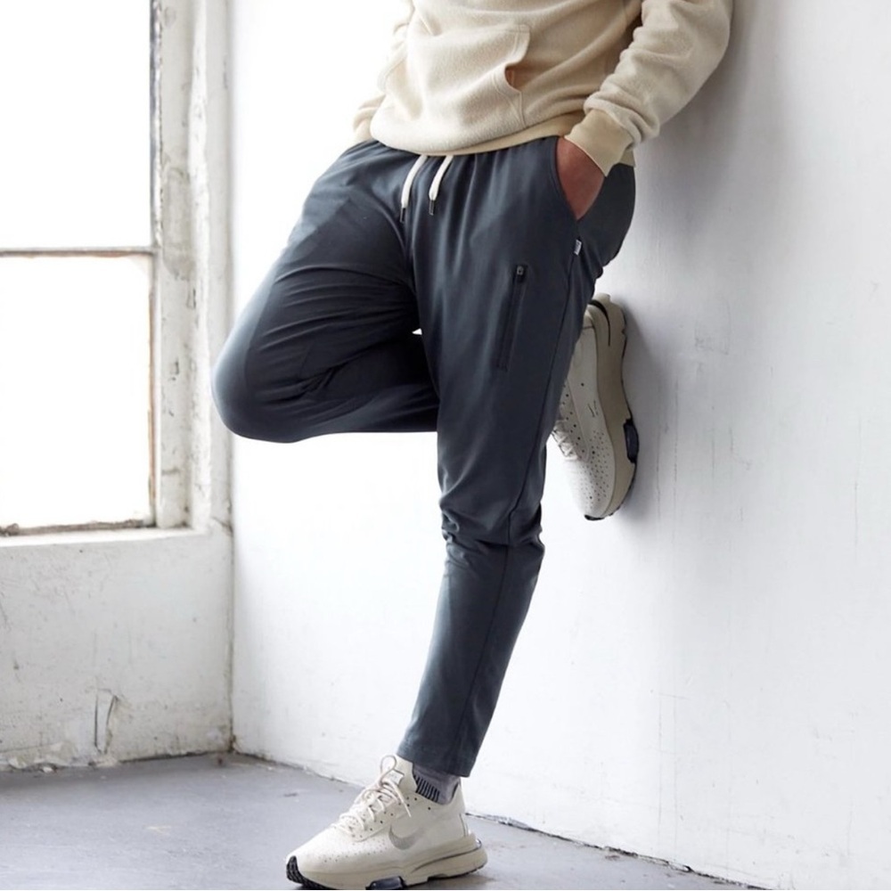 NWT FEAT Men's Roam Joggers - Limited Edition
Color: GRAY SIZE LARGE $88.00